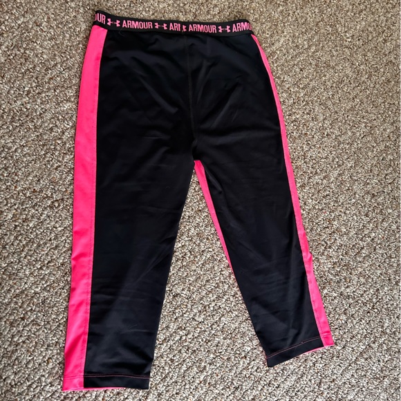 Hot pink and grey Under Armour capri leggings - Picture 2 of 2